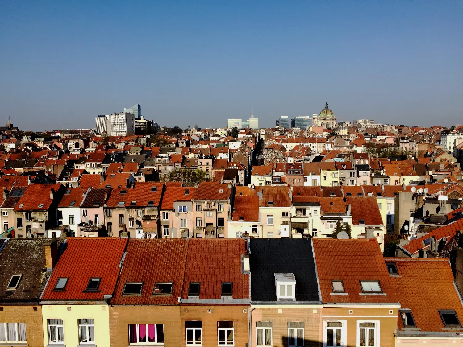 Toits en tuiles d’un quartier bruxellois