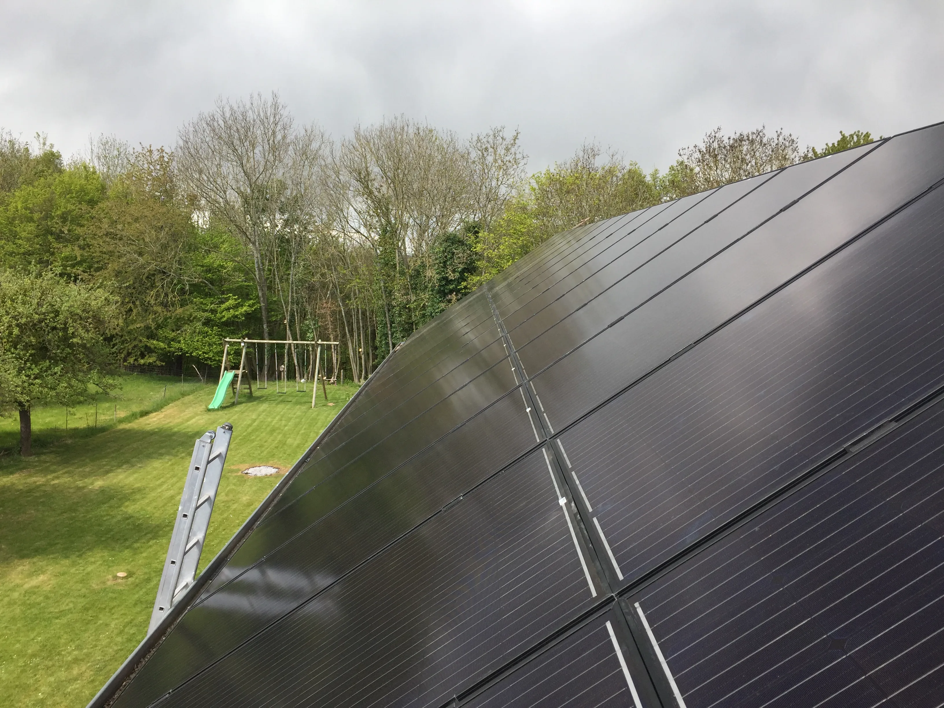 Panneaux photovoltaïques installés sur une toiture